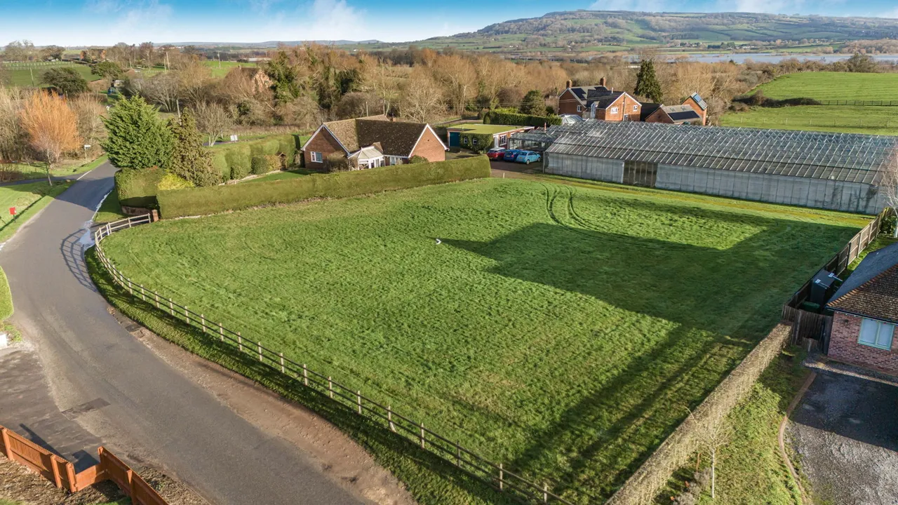 Hillend, Twyning, Gloucestershire, GL20 6DW, photo 3