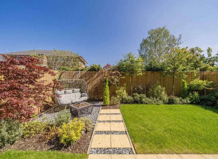 Walton Court Gardens, Walton On Thames, KT12, photo 10