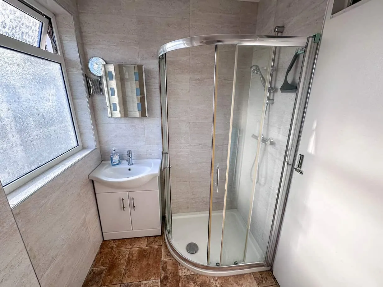 Mark Way, Sunbury on Thames, TW16, photo 11