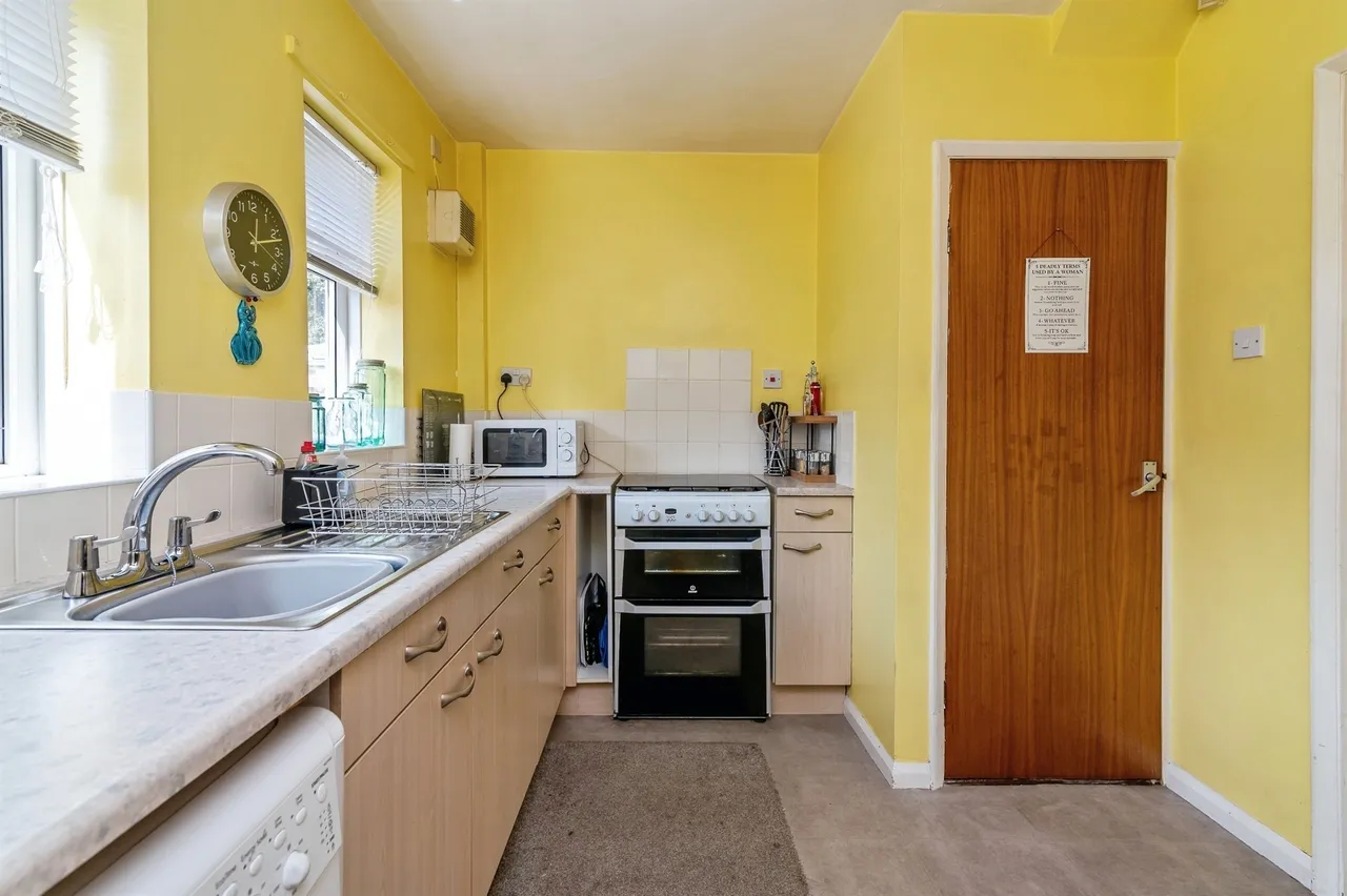 Denewood Crescent, Nottingham, photo 5