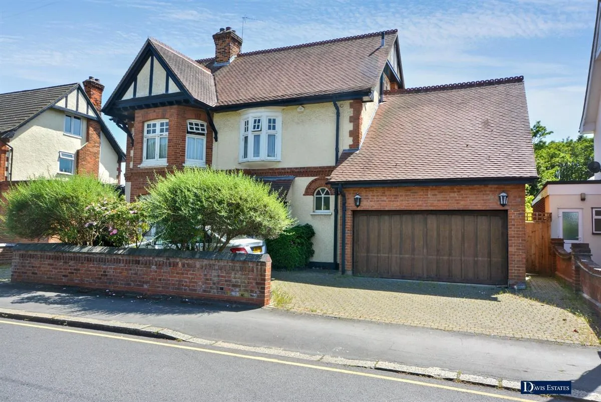 5 bed house for sale — Berther Road, Emerson Park, Hornchurch, RM11
