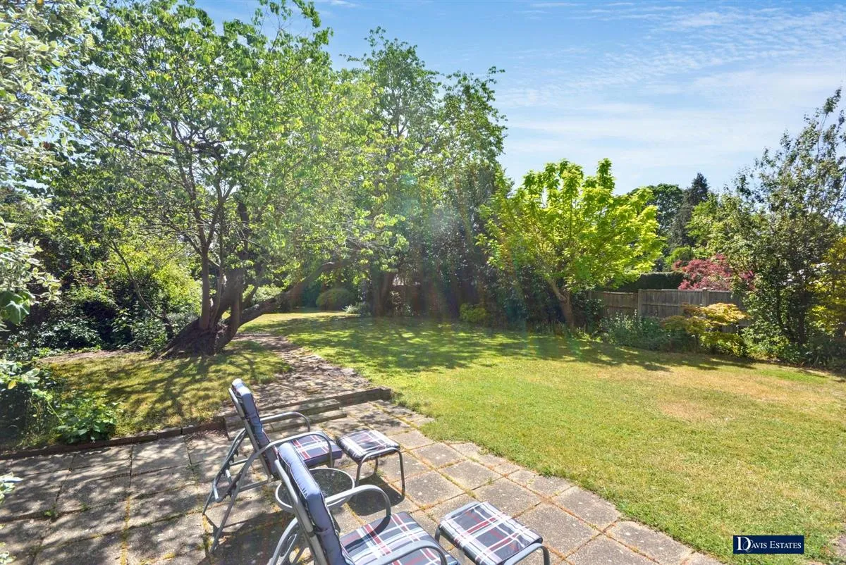 Berther Road, Emerson Park, Hornchurch, RM11, photo 13