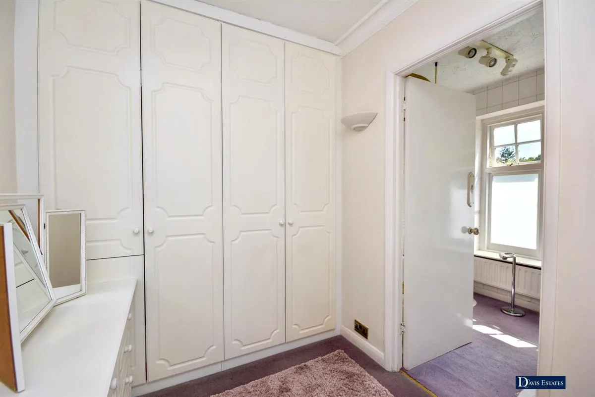 Berther Road, Emerson Park, Hornchurch, RM11, photo 10
