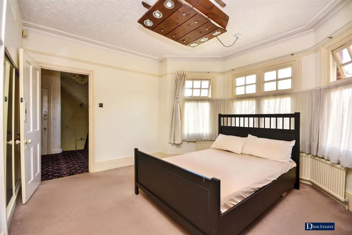 Berther Road, Emerson Park, Hornchurch, RM11, photo 9