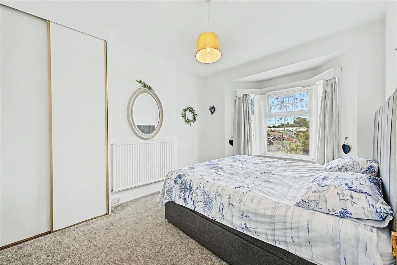 Avenue Road, Sandown, PO36, photo 7