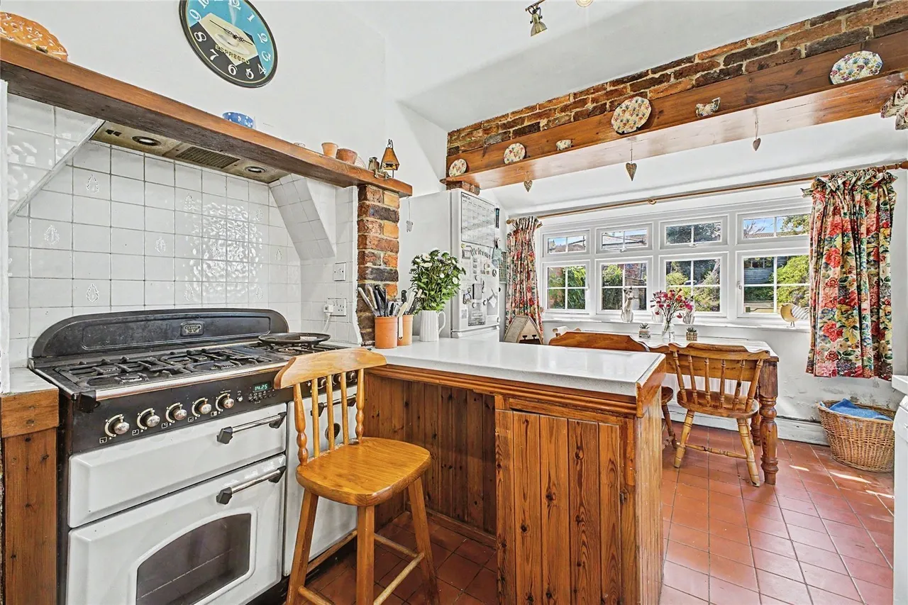Avenue Road, Sandown, PO36, photo 4