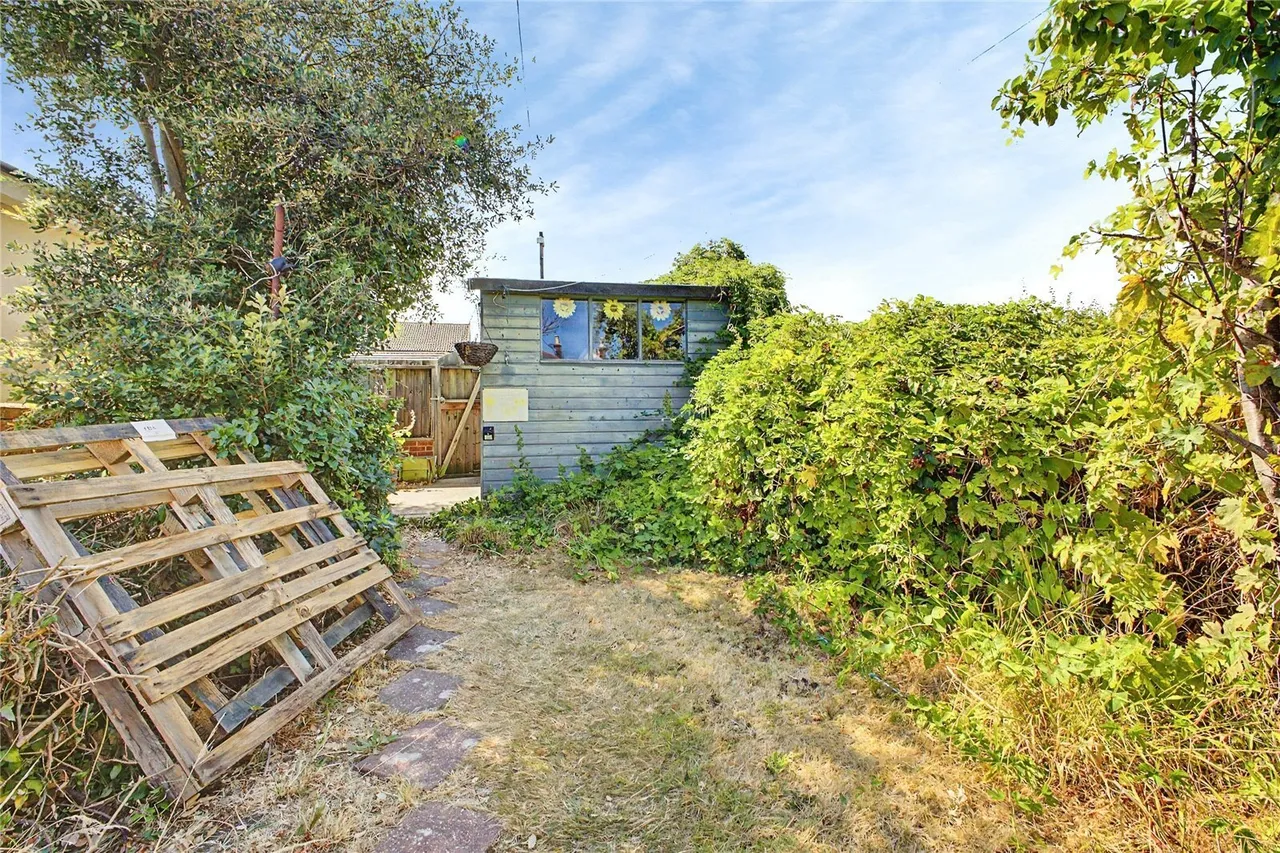 Avenue Road, Sandown, PO36, photo 15