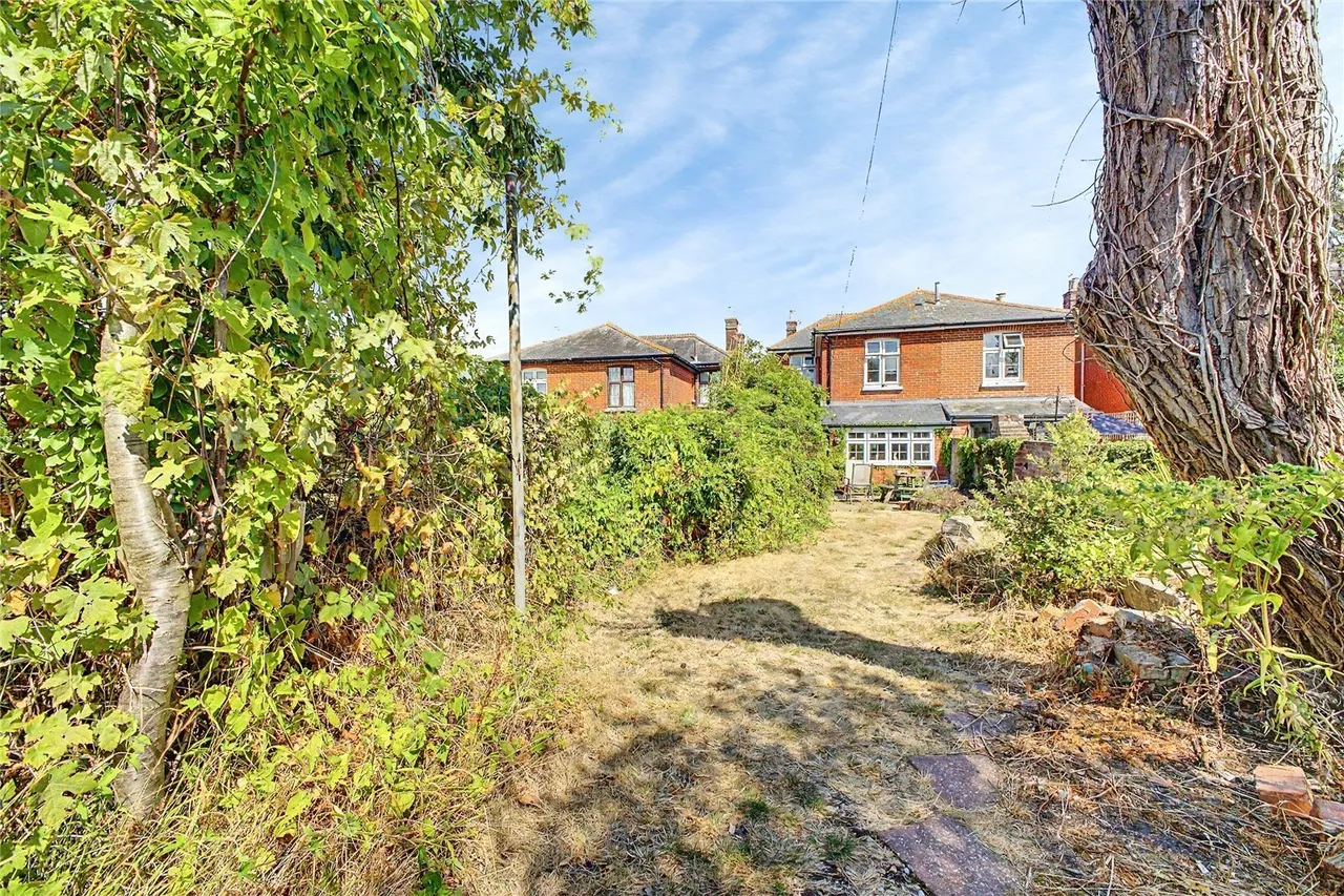 Avenue Road, Sandown, PO36, photo 2