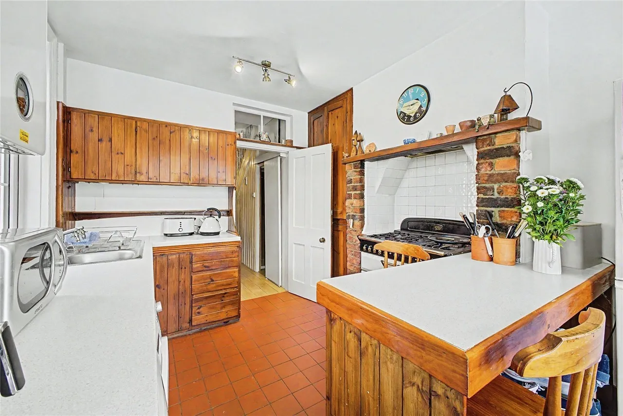 Avenue Road, Sandown, PO36, photo 14