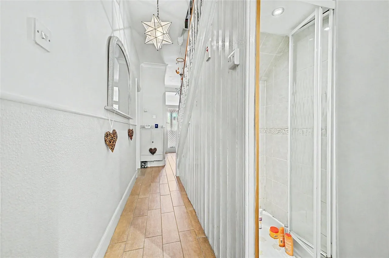 Avenue Road, Sandown, PO36, photo 10