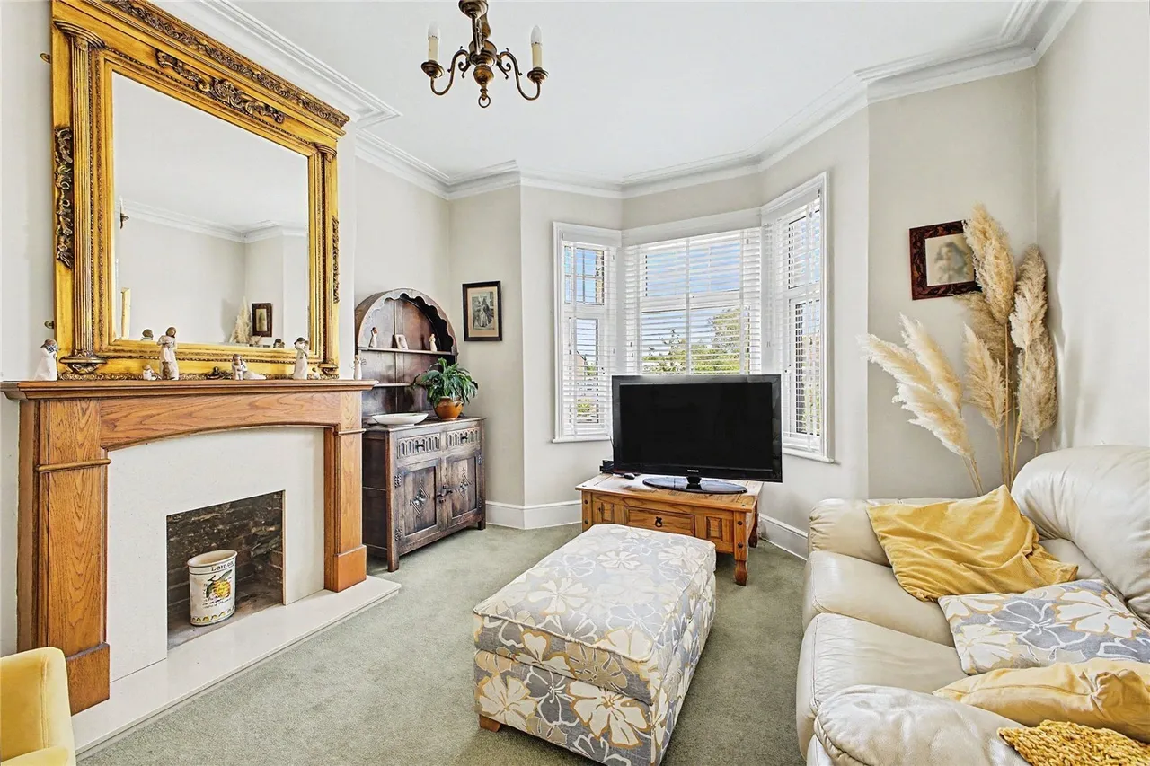 Avenue Road, Sandown, PO36, photo 3