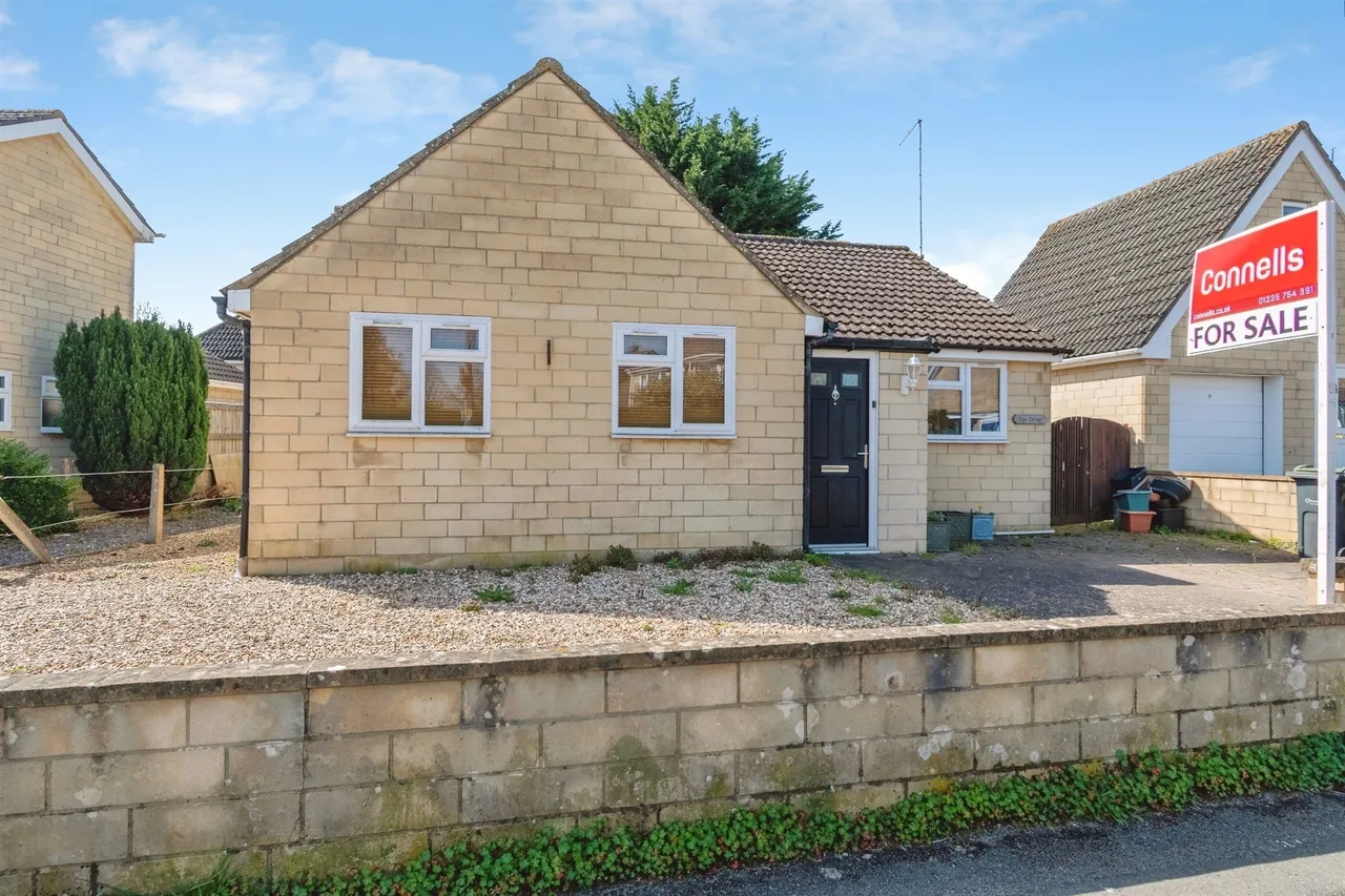 3 bed house for sale — Conway Road, Chippenham