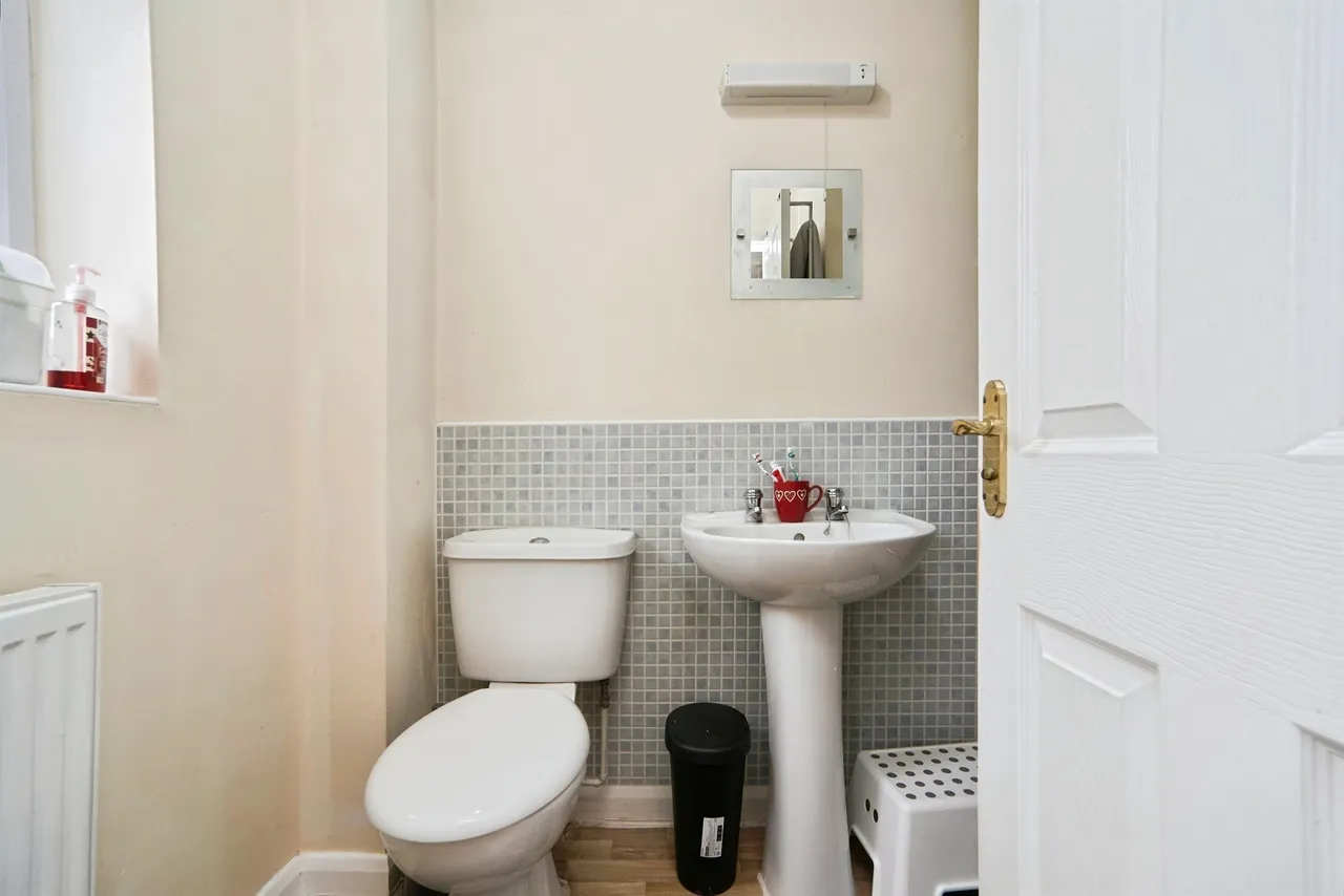 School Street, Cottingley, BD16, photo 10