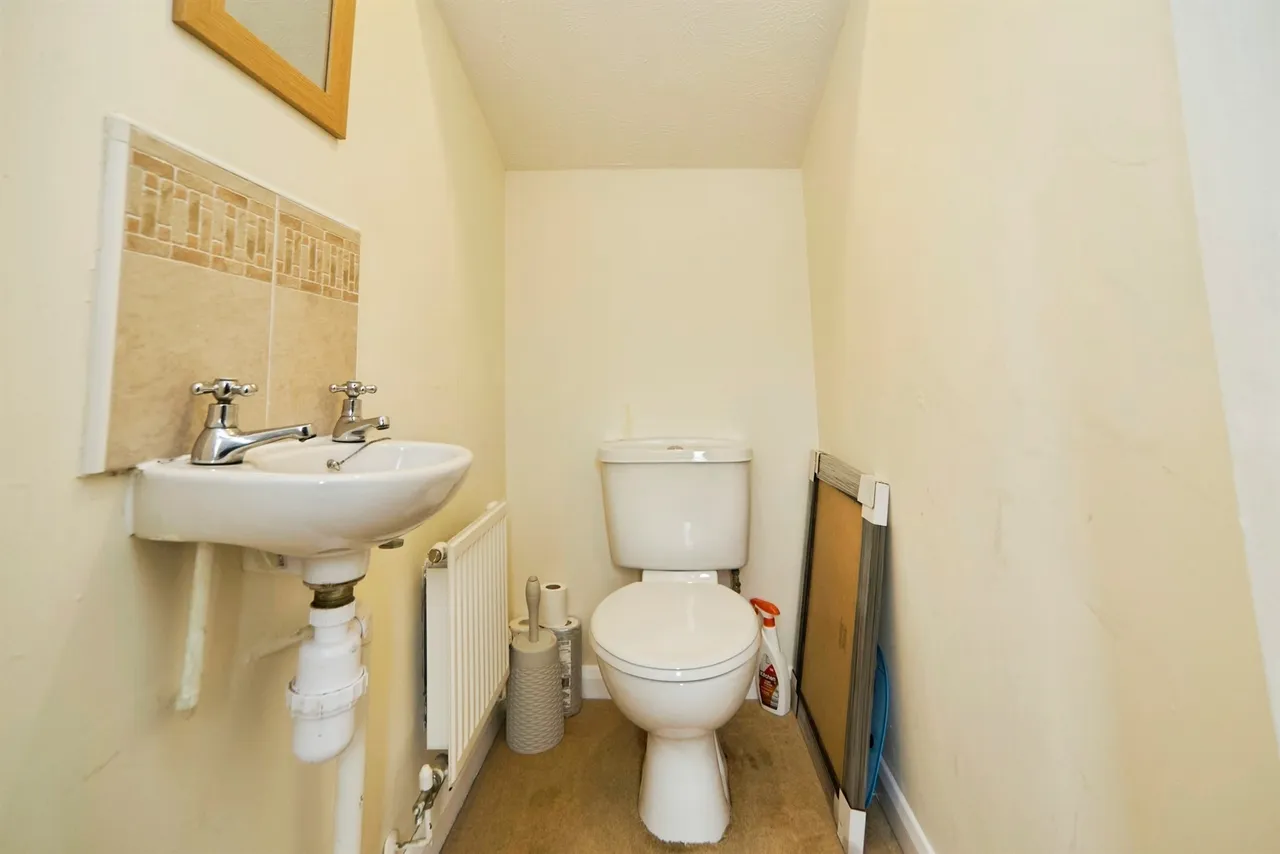 School Street, Cottingley, BD16, photo 7