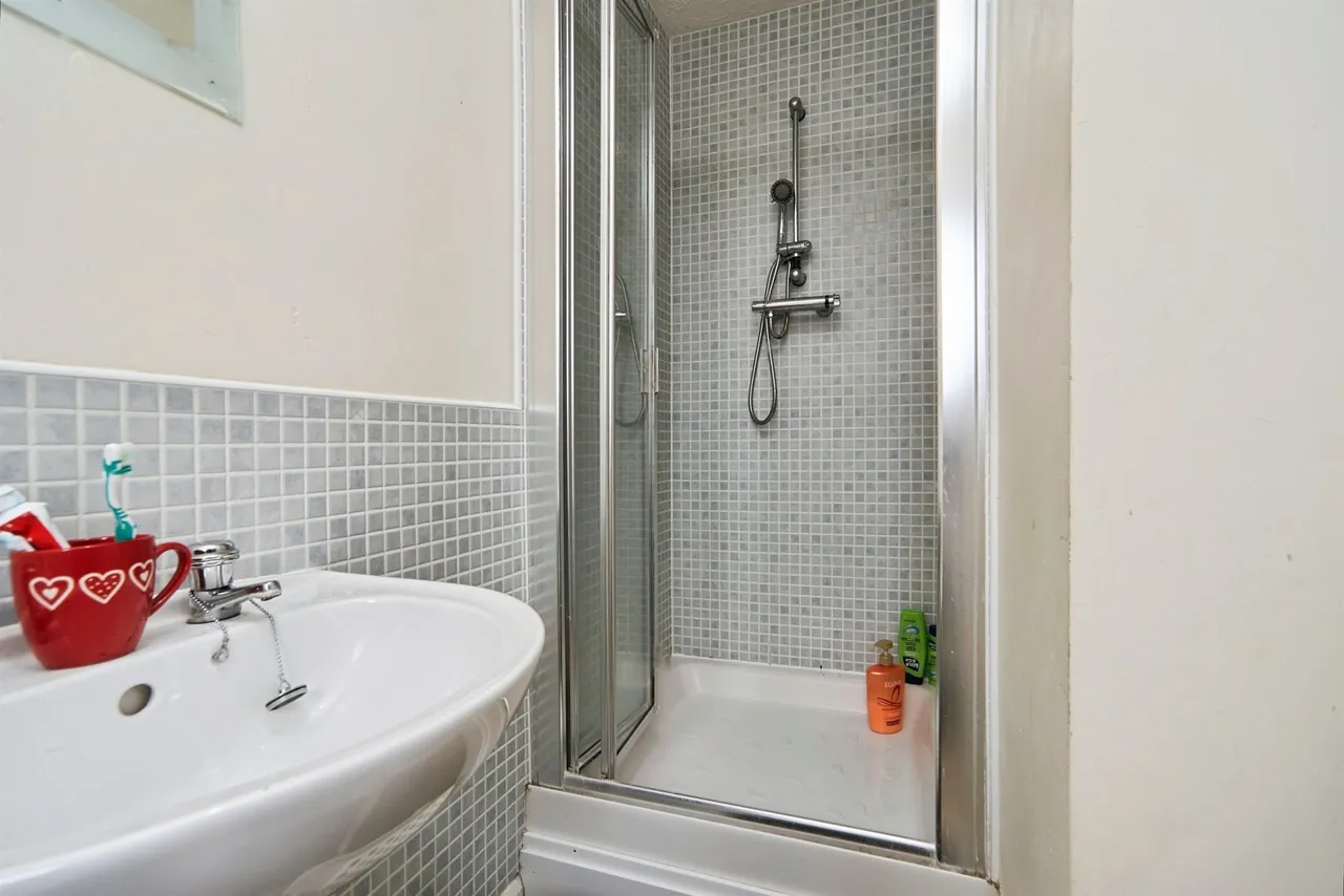 School Street, Cottingley, BD16, photo 11