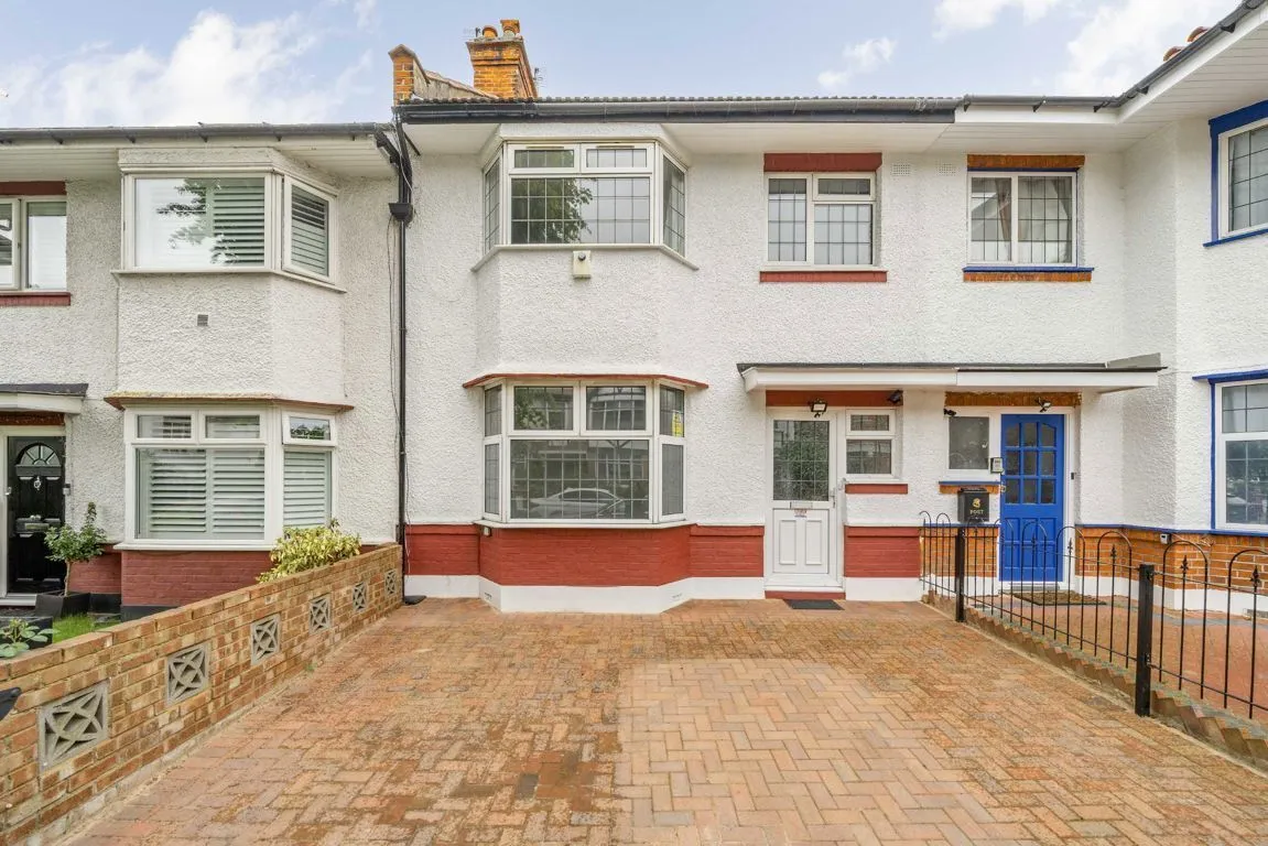 4 bed property to rent, Niagara Avenue, W5