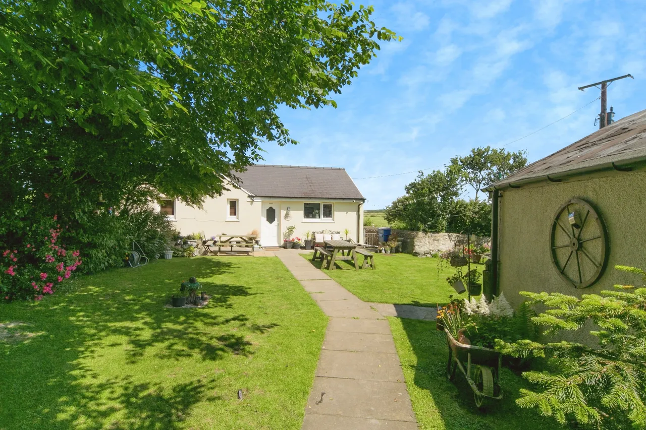 Llanynghenedl, Holyhead, LL65, photo 5