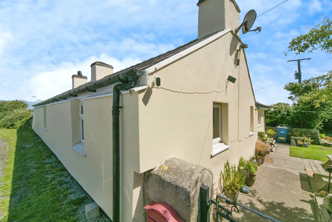 Llanynghenedl, Holyhead, LL65, photo 8