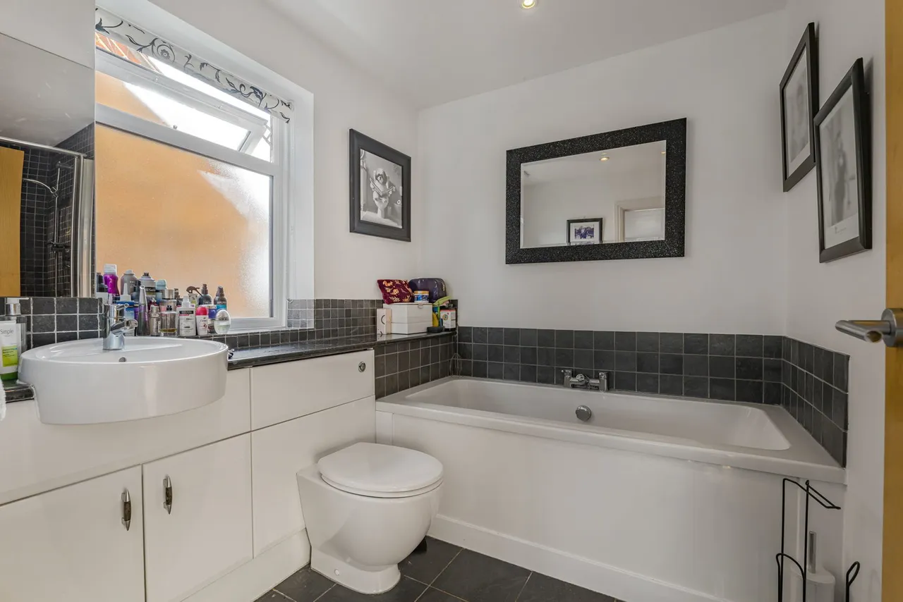 Mandalay Drive, Norton, GL2, photo 18