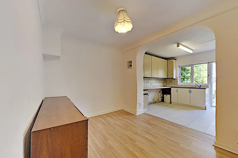 Terrace Walk, Dagenham RM9 5PU, photo 3