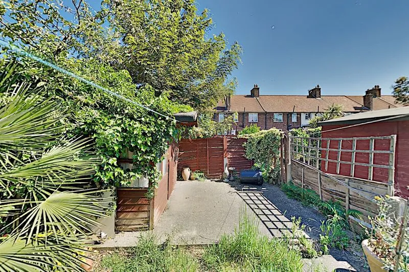 Terrace Walk, Dagenham RM9 5PU, photo 9