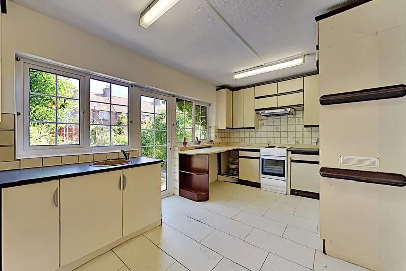 Terrace Walk, Dagenham RM9 5PU, photo 6