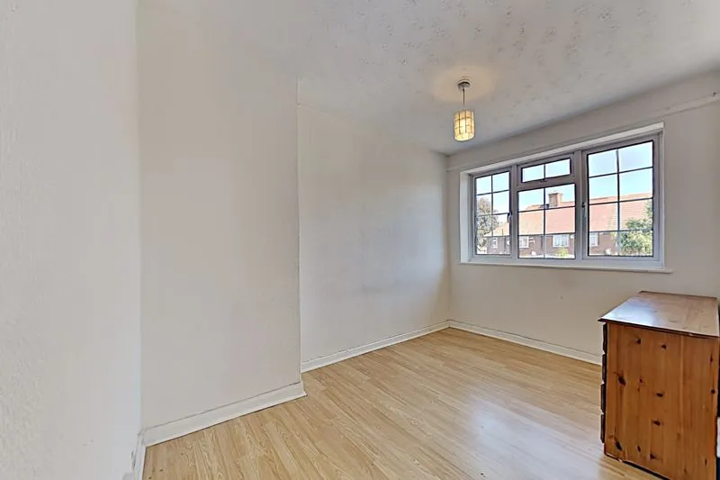 Terrace Walk, Dagenham RM9 5PU, photo 8