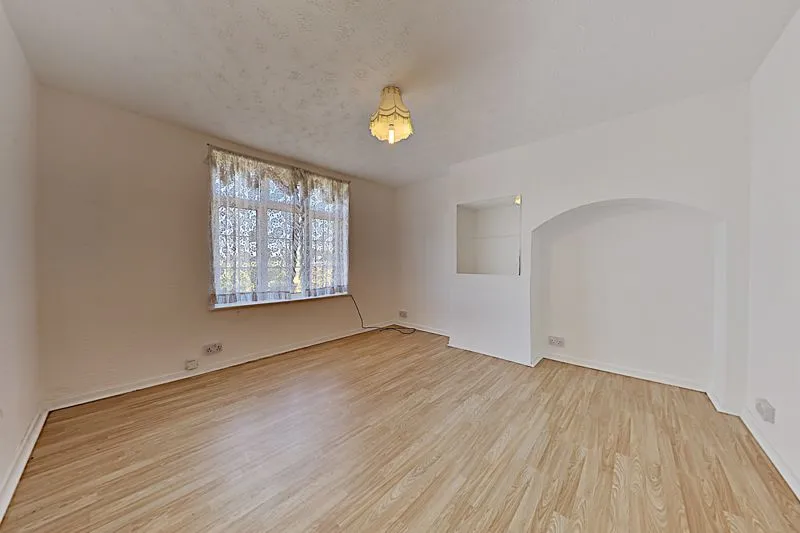 Terrace Walk, Dagenham RM9 5PU, photo 2