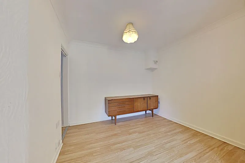 Terrace Walk, Dagenham RM9 5PU, photo 4