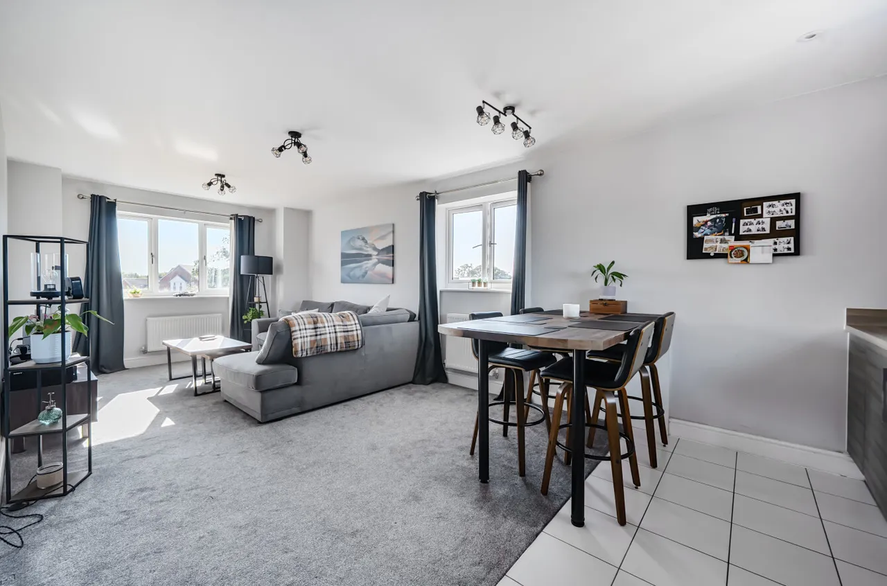 Fullbrook Avenue, Spencers Wood, Reading, Berkshire, RG7 1FE, photo 2