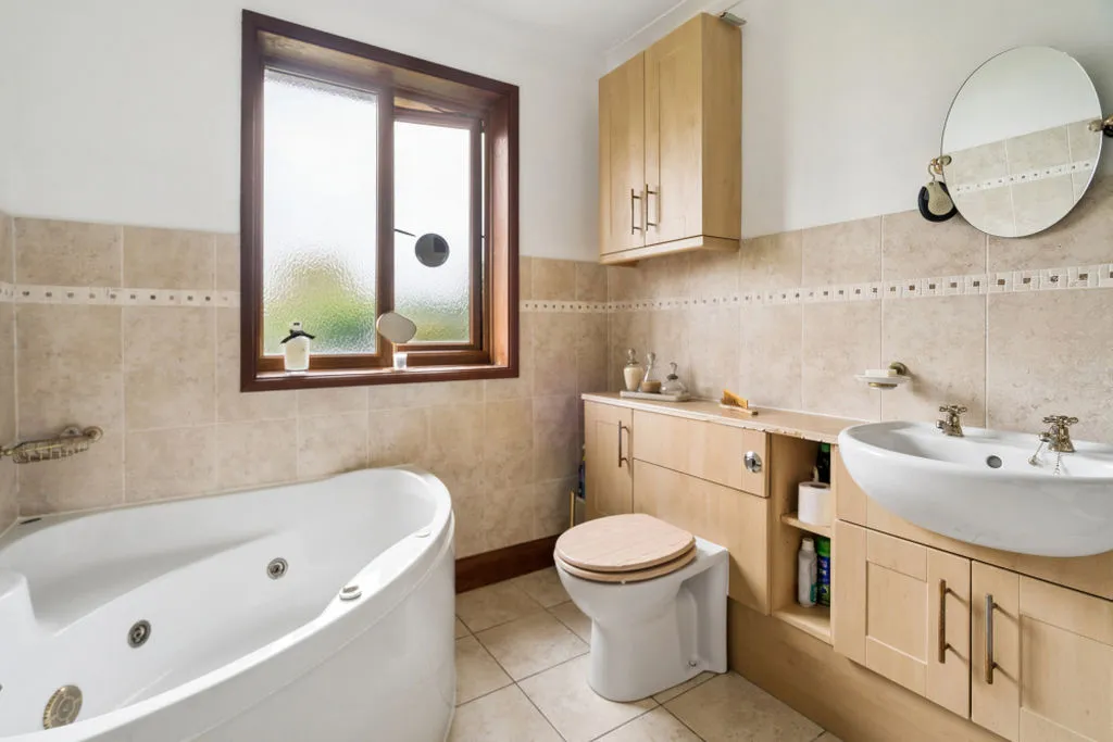 Chalklands, Bourne End SL8 5TH, photo 12