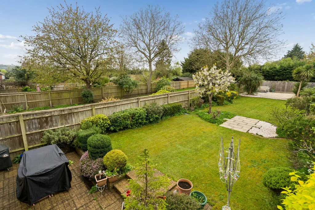 Chalklands, Bourne End SL8 5TH, photo 15
