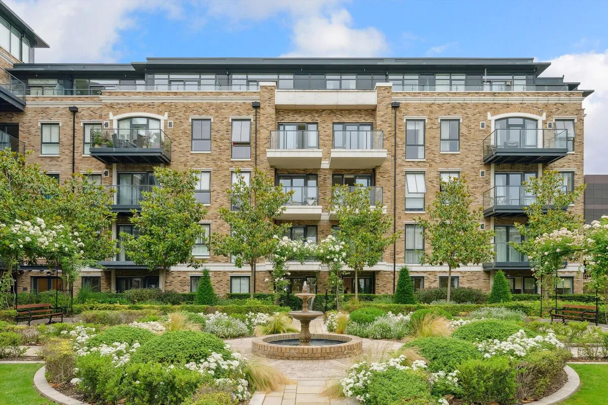 2 bed flat for sale, Palladian Gardens, London, W4