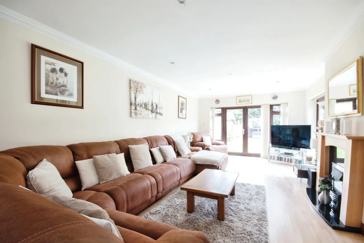 Pinewood Avenue, Bournemouth, photo 2