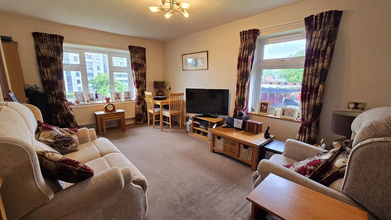 Oakfield, Sale, M33 6WG, photo 10