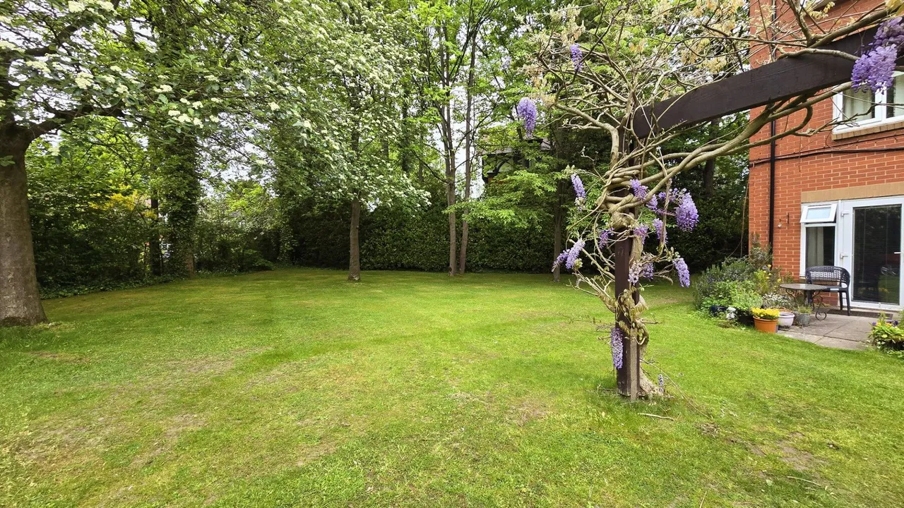 Oakfield, Sale, M33 6WG, photo 2
