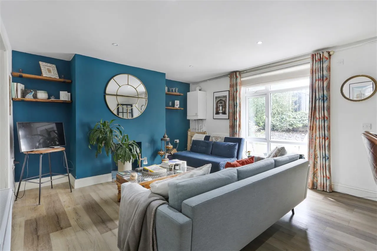 1 bed flat for sale — Leighton Road, London