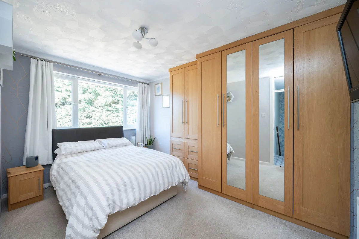 Horsham, RH13, photo 15