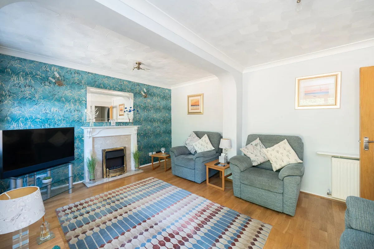 Horsham, RH13, photo 7