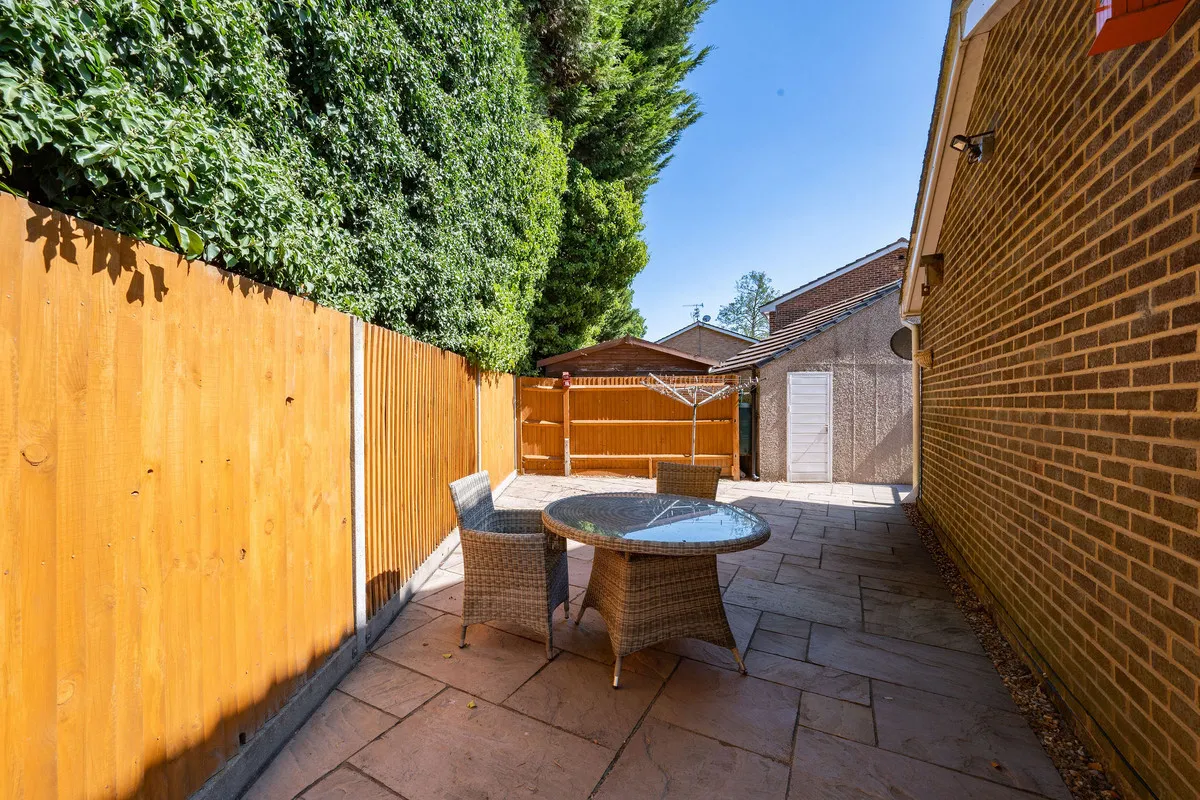 Horsham, RH13, photo 22