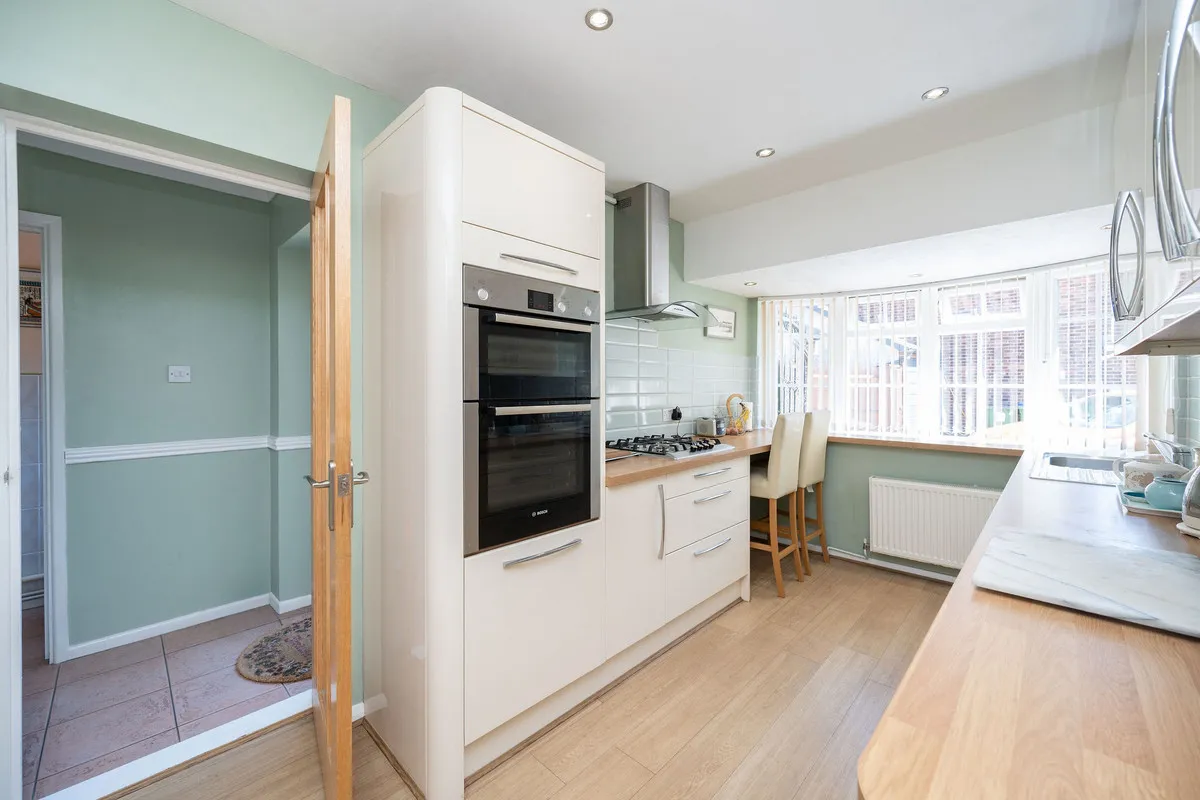 Horsham, RH13, photo 11