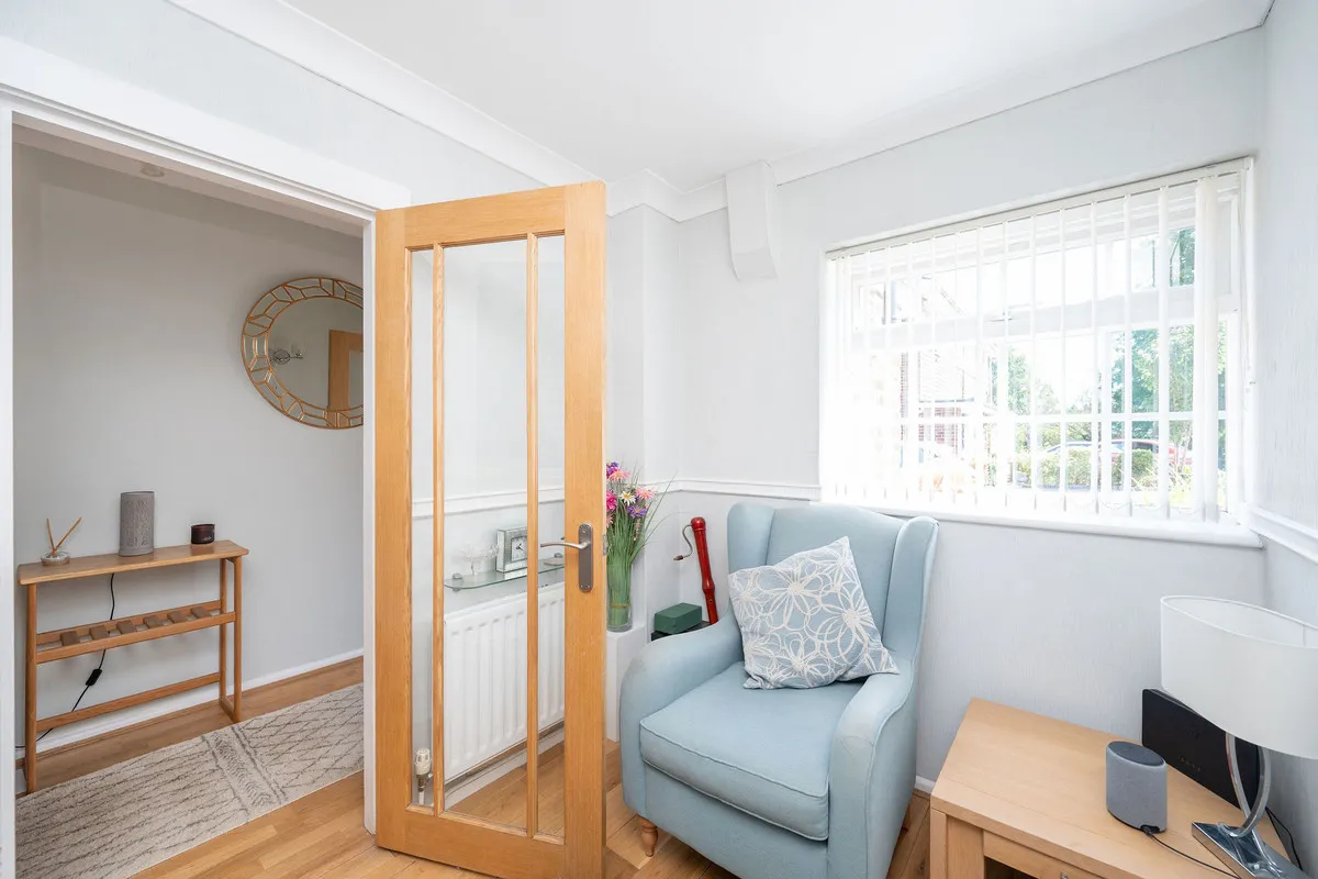 Horsham, RH13, photo 14