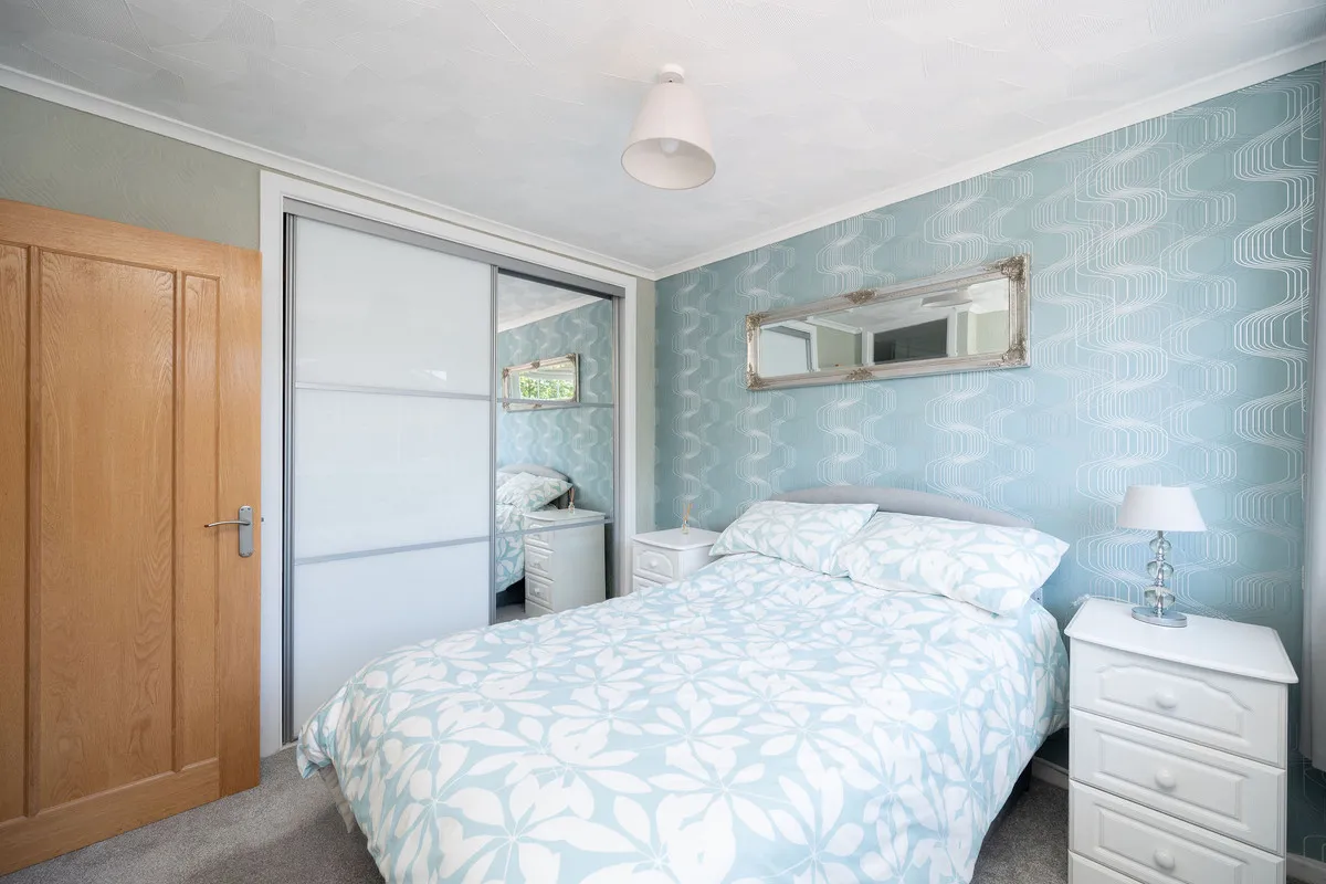 Horsham, RH13, photo 16