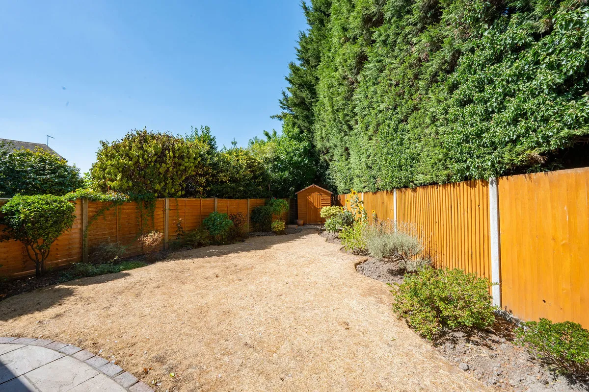 Horsham, RH13, photo 19
