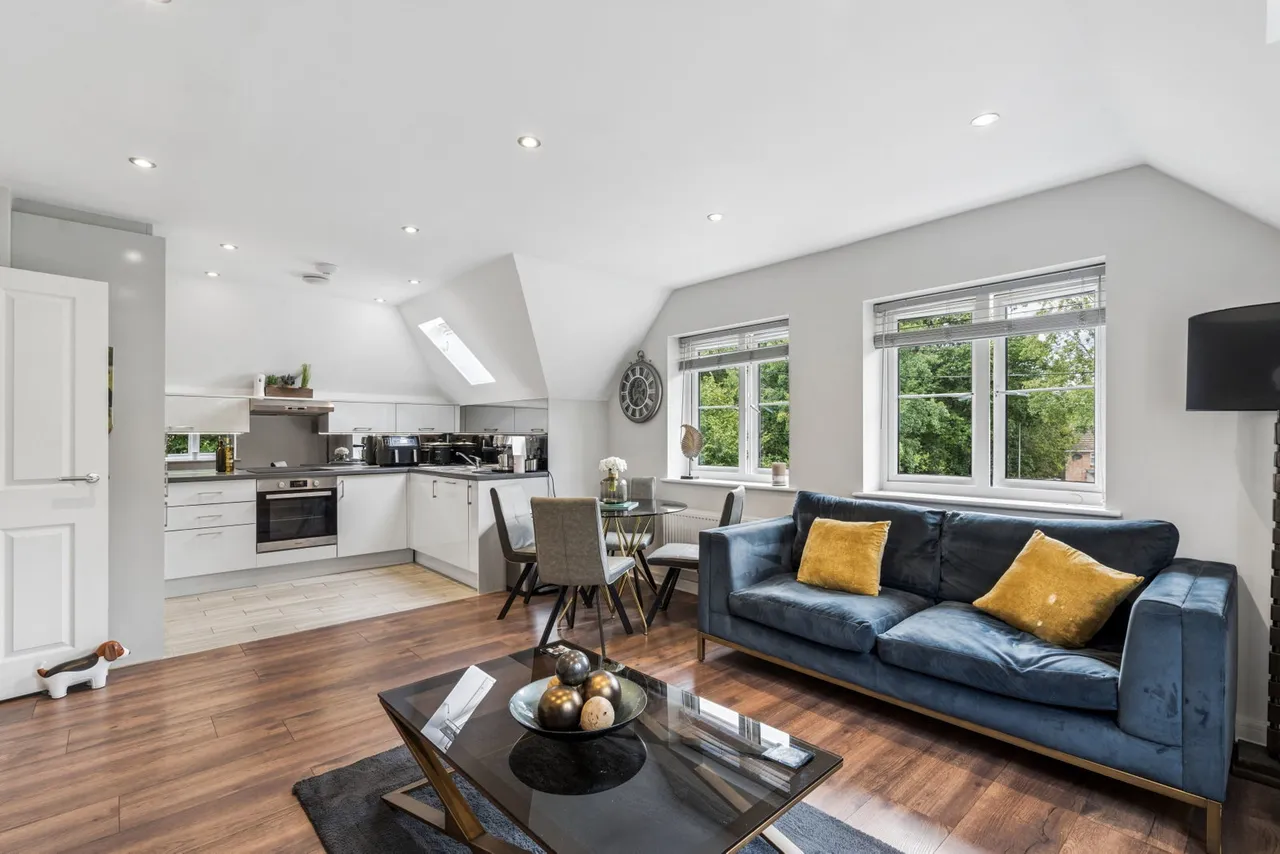 2 bed flat for sale — Saxby House Hivings Hill, Chesham, HP5 2PN