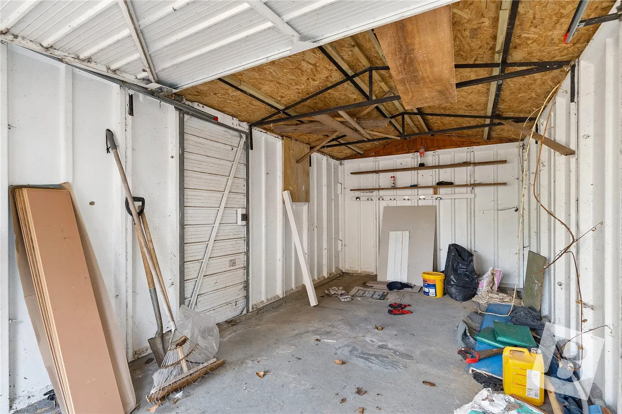 Barton Avenue, Romford, RM7, photo 13