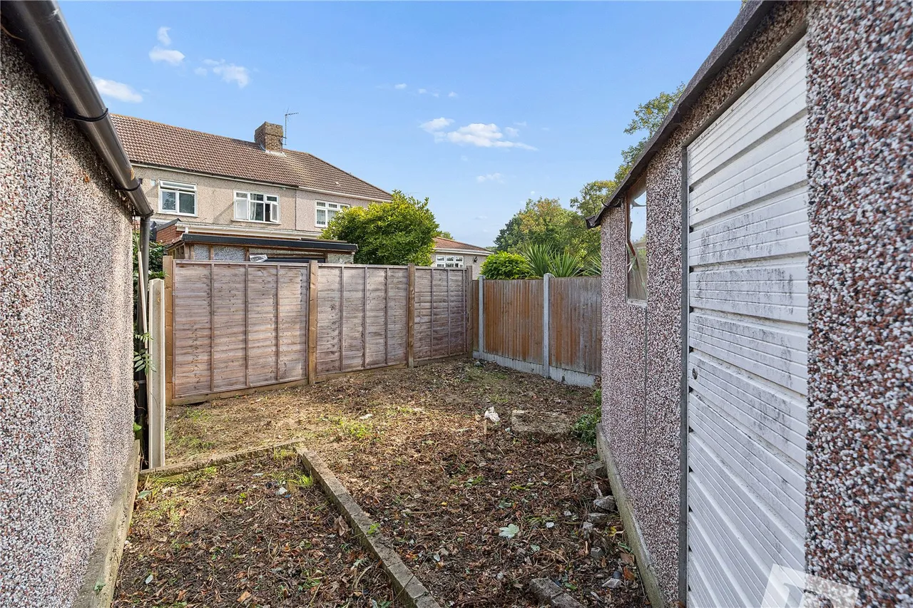 property for sale, Barton Avenue, Romford, RM7