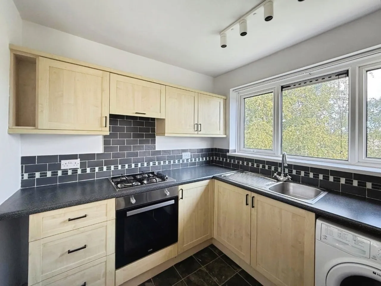 1 bed flat to rent — High Street, Ecclesfield, Sheffield