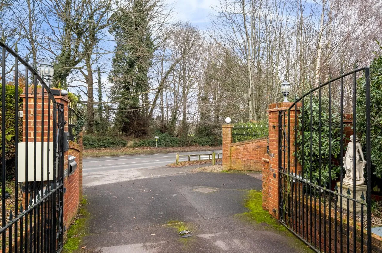 Exception Home & Detached Annex, Addington, photo 31