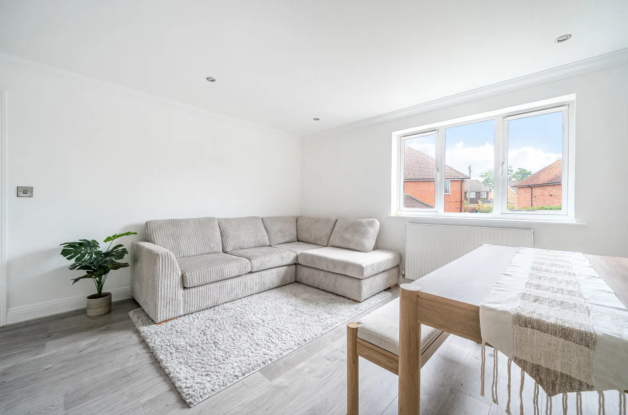 Roebuck Estate, Binfield, Bracknell, Berkshire, RG42 4ET, photo 3